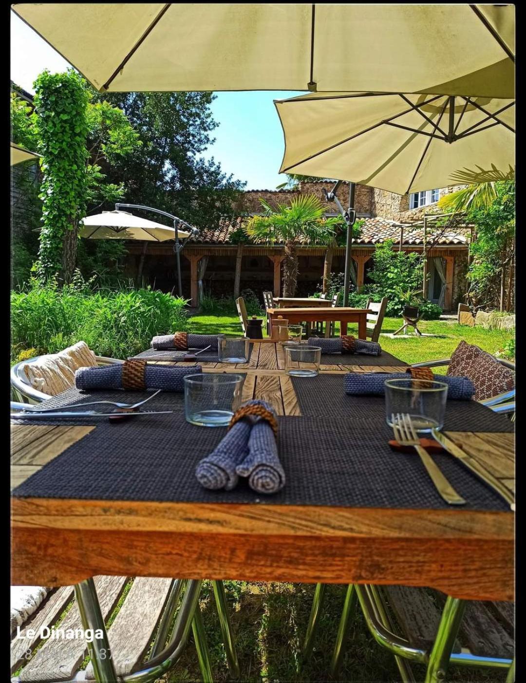 Le Dinanga Bed & Breakfast Léran Eksteriør bilde